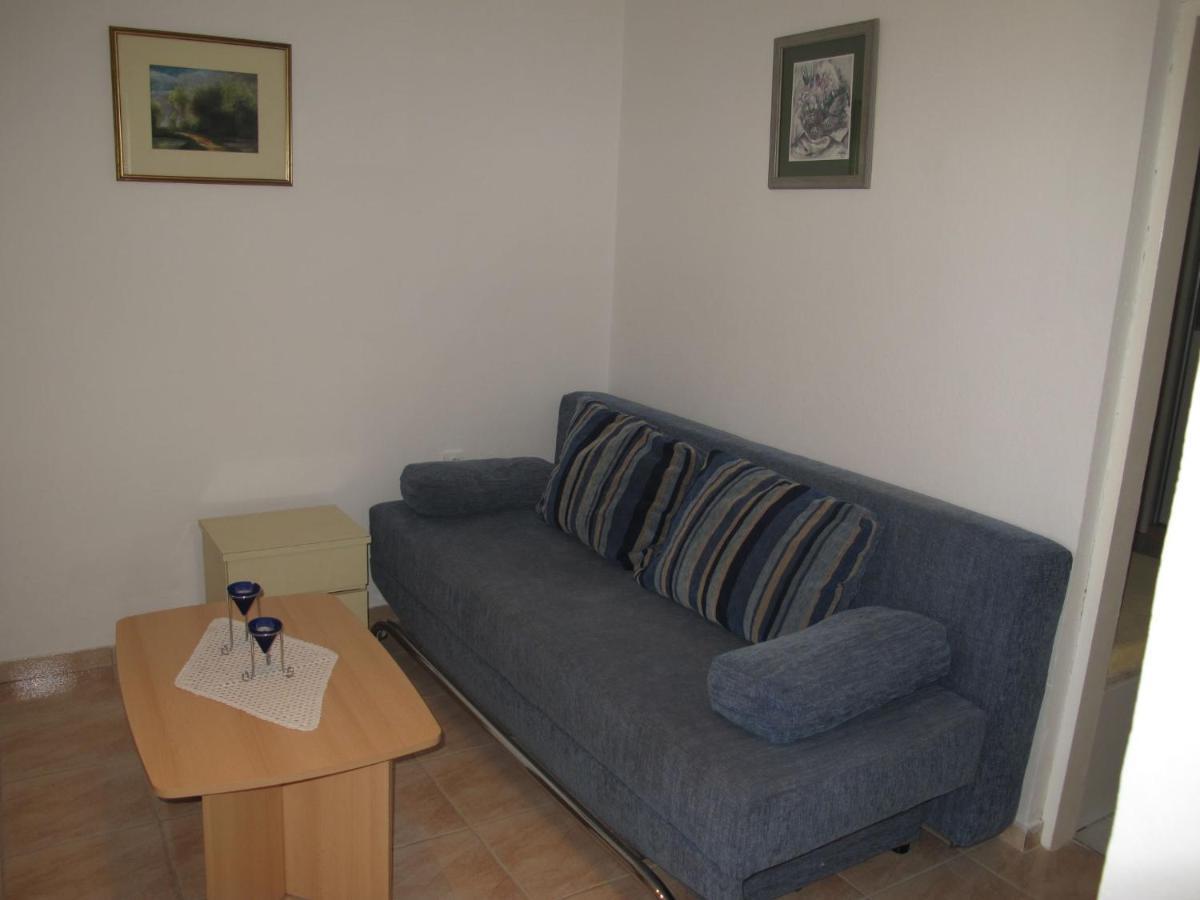Apartment Gottwald - SRD305 Starigrad Paklenica Exterior foto