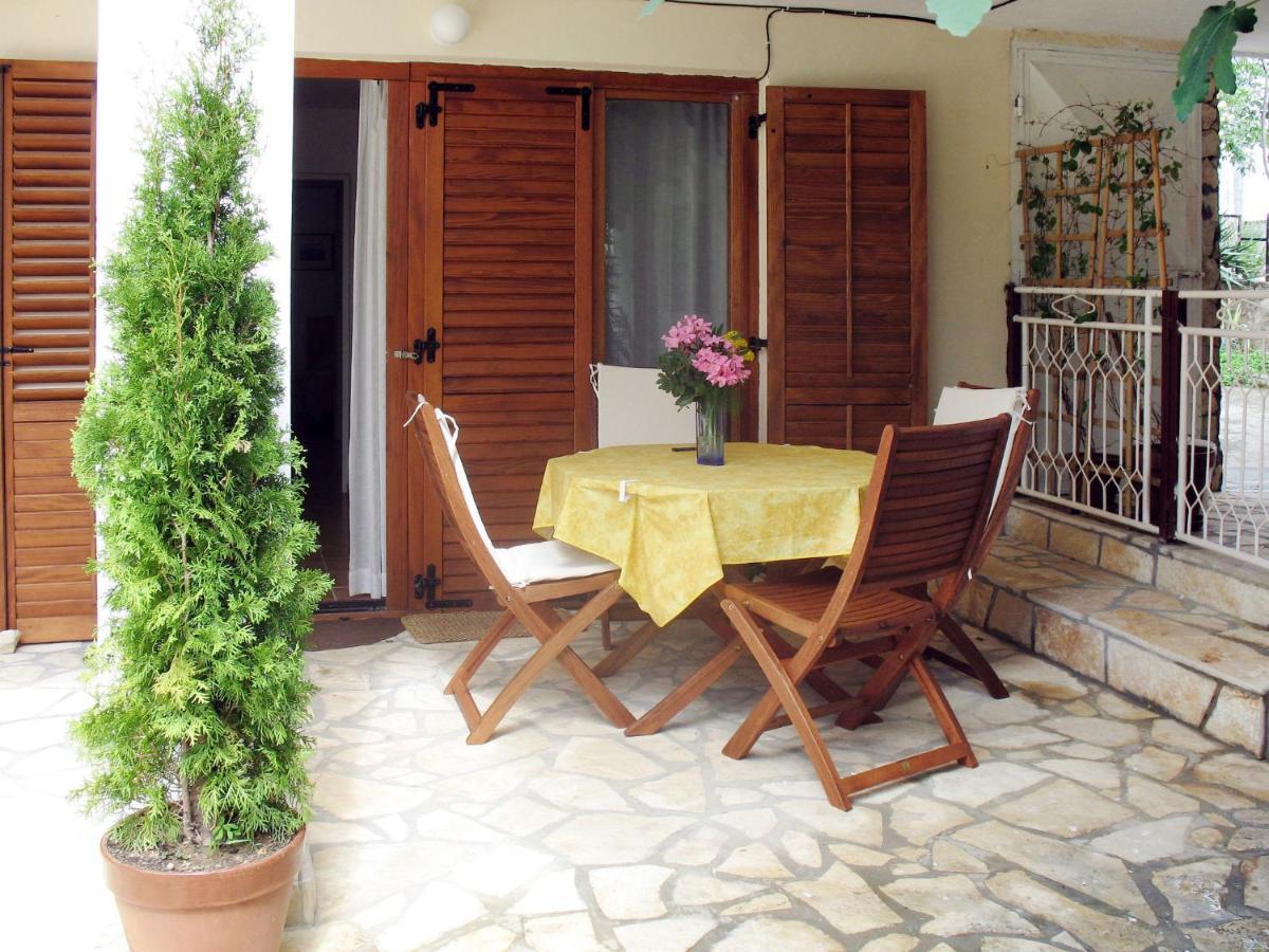 Apartment Gottwald - SRD305 Starigrad Paklenica Exterior foto